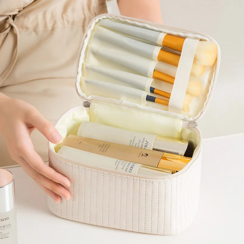 High Grade Large Capacity Makeup Bag PU Material Zipper Closure Multi Color Design Lightweight Daily Skincare Storage Bag